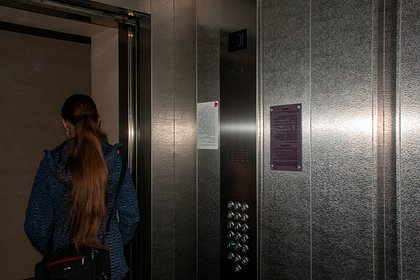 15-летняя россиянка сломала позвоночник во время поездки в лифте