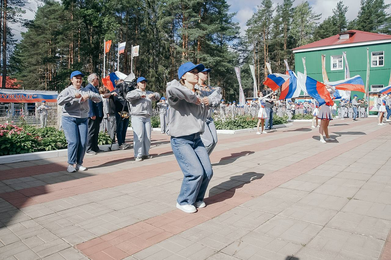 Прочная связь. Петербург продолжает поддержку Мариуполя: Регионы: Россия:  Lenta.ru