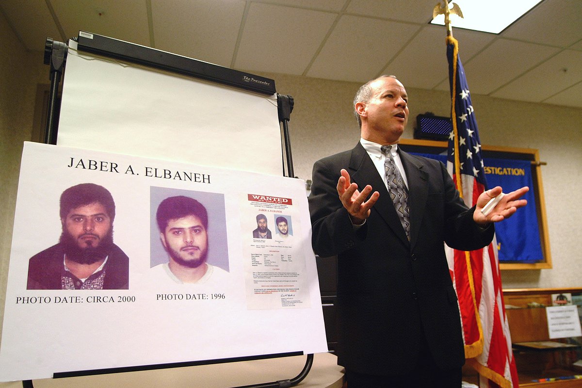 Специальный агент Питер Дж. Ахерн называет Джабера А. Эльбане официально подозреваемым «номером семь» в расследовании по делу террористической ячейки по делу 11 сентября, 21 мая 2003 года