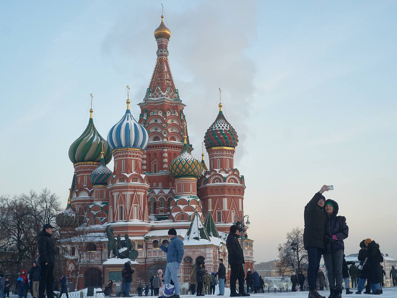 В российской школе изобразили храм Василия Блаженного без крестов:  Общество: Россия: Lenta.ru