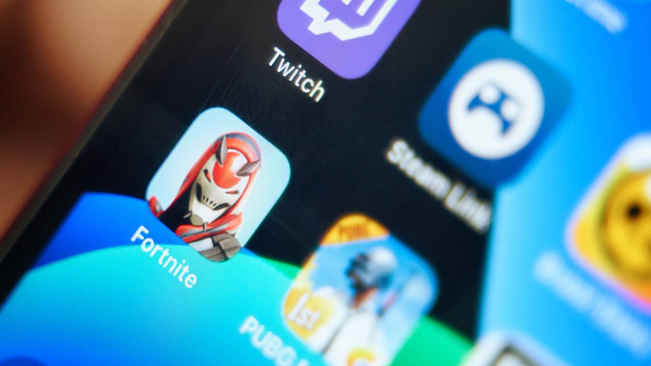 Apple выступила против возвращения Fortnite на iPhone: Игры: Наука и  техника: Lenta.ru