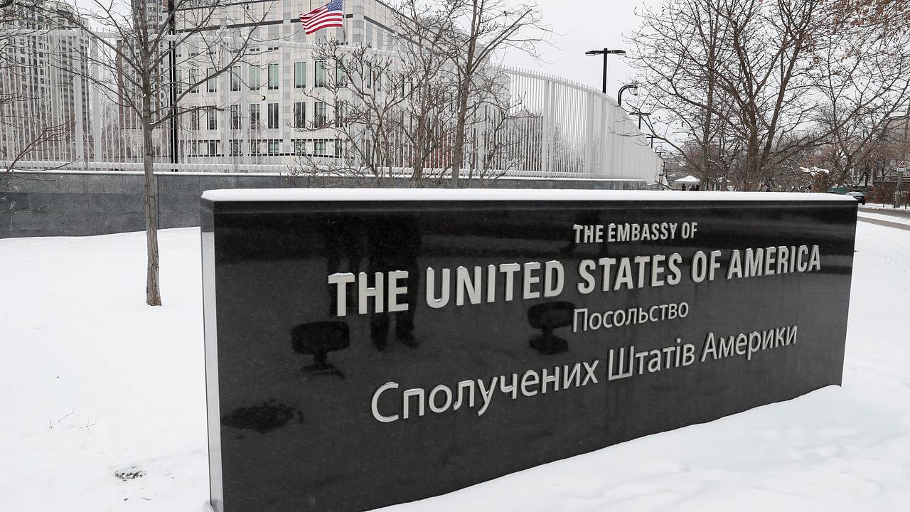 США захотели направить больше дипломатов в посольство на Украине: Политика:  Мир: Lenta.ru