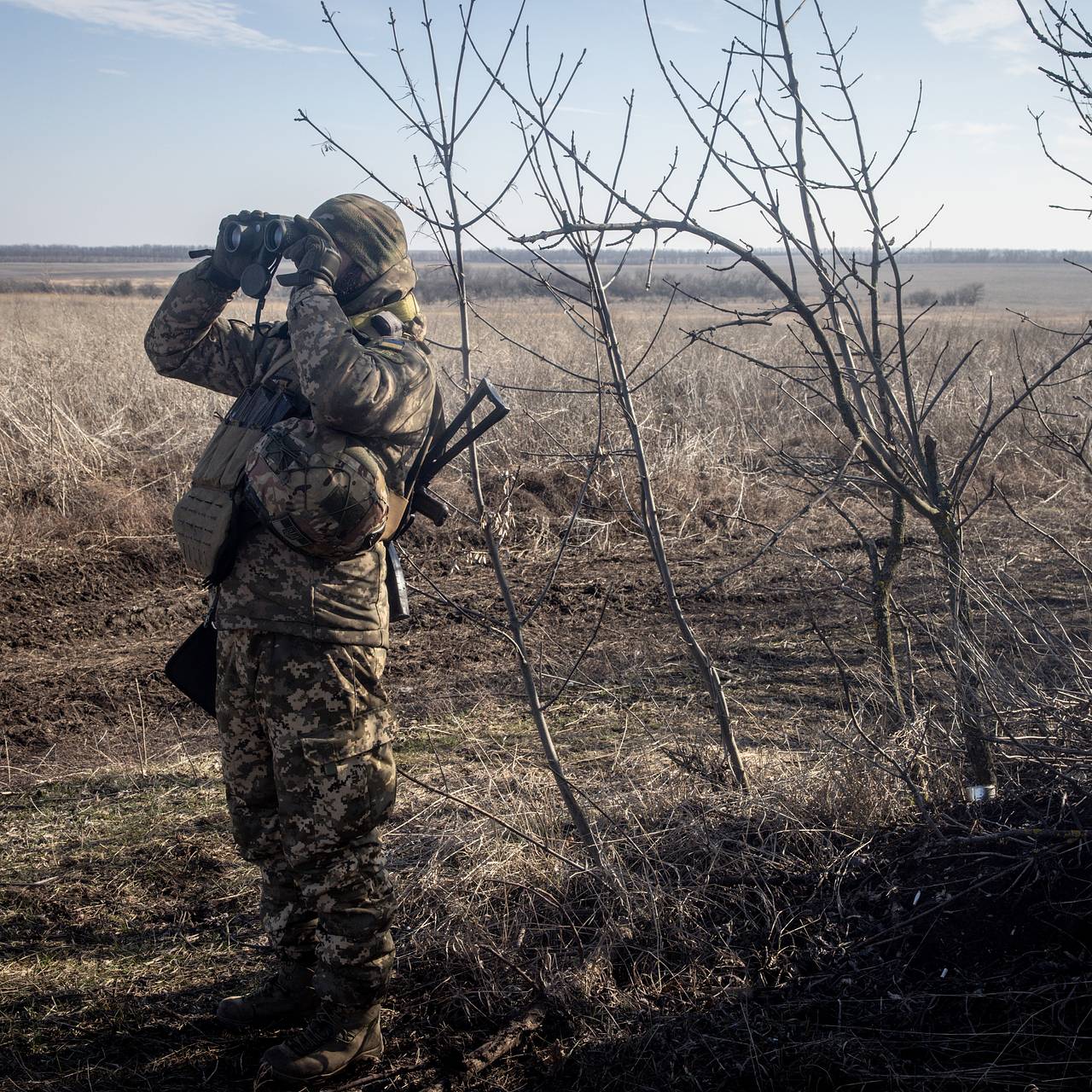 Боец ВСУ три дня выхаживал раненого российского военного под Авдеевкой. Тот  ранее взял украинца в плен: Украина: Бывший СССР: Lenta.ru