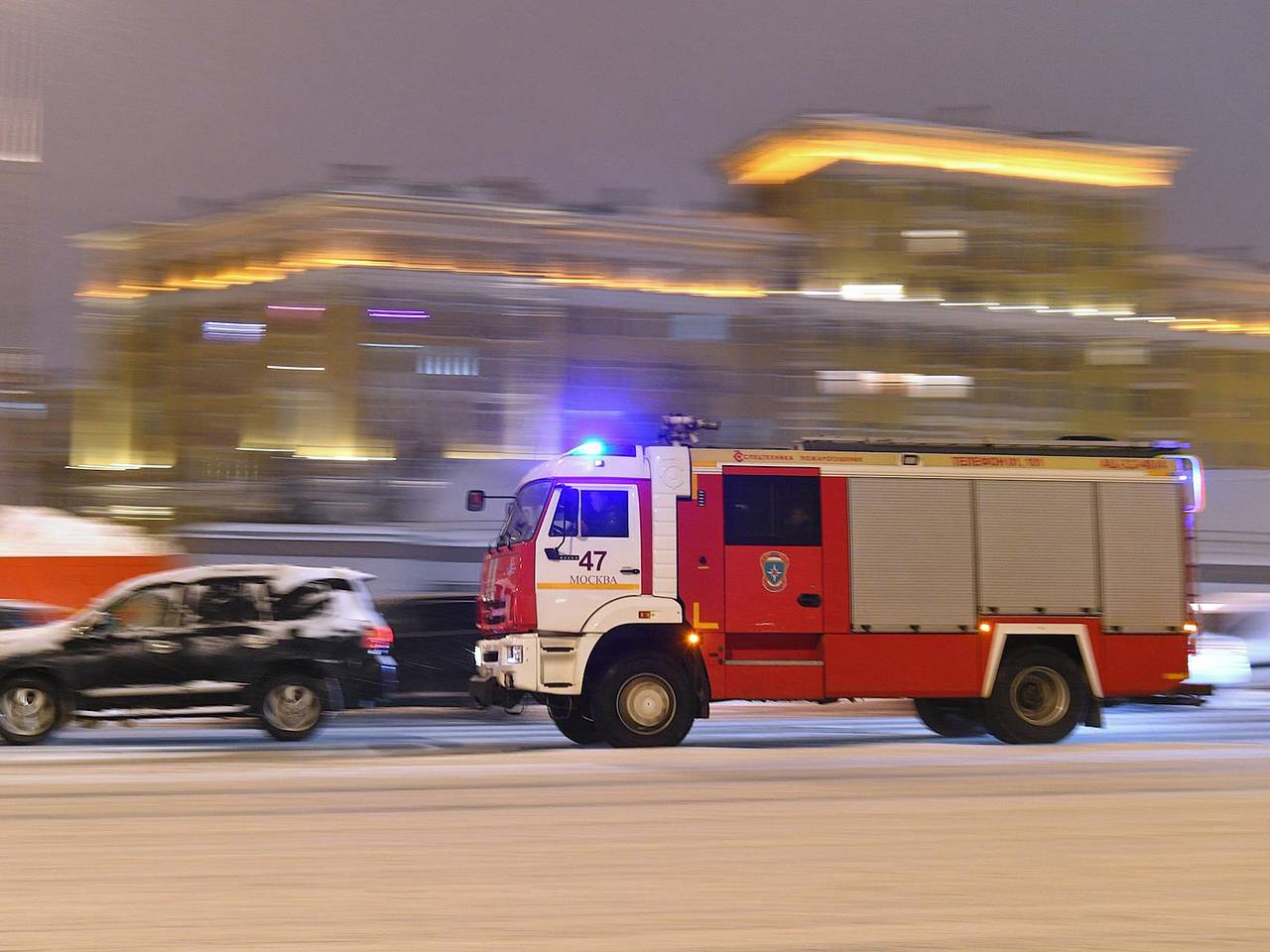 В Госдуме захотели дать экстренным службам право таранить автомобили:  Политика: Россия: Lenta.ru