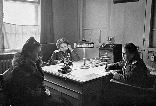 В дежурной части отделения милиции Москвы. 1950 год