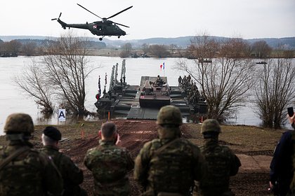 В НАТО допустили переброску 300 тысяч военных в Польшу