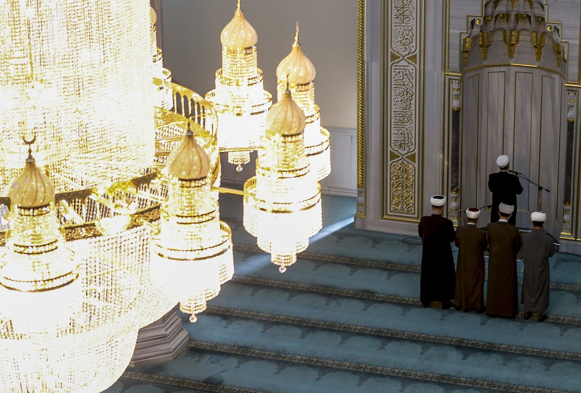 Пятничная молитва в Московской соборной мечети, Россия, 27 марта 2020 года