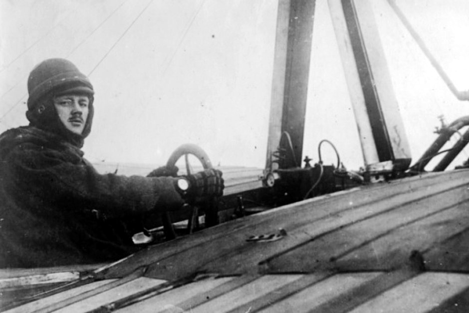 Василий Каменский на аэроплане Иго Этриха в Варшаве, 1912 год