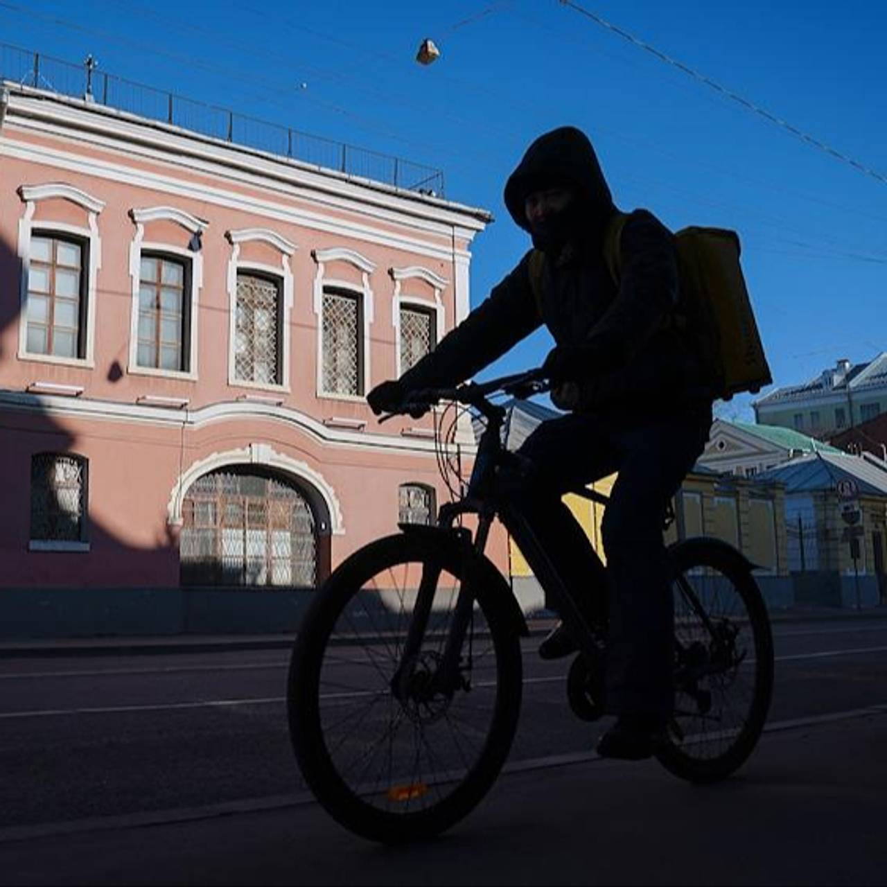 В России рекордно выросли зарплаты курьеров | Капитал