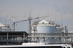 Крупнейший на юге России нефтеперерабатывающий завод остановил работу