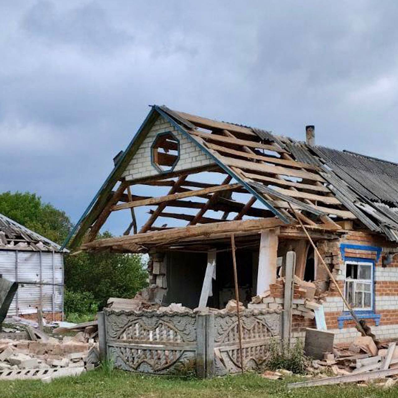 Женщине оторвало ногу при попадании снаряда ВСУ в жилой дом под Белгородом  | Происшествия