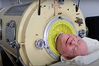 Мужчина 72 года жил в тесной капсуле, куда его заключили еще ребенком. Как он это выдержал и смог стать счастливым?