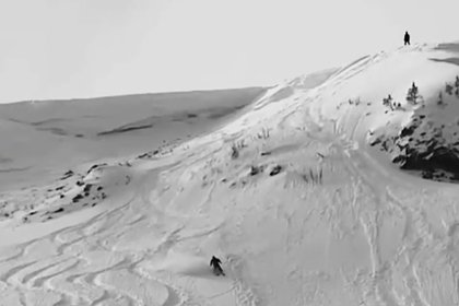 Лыжник спровоцировал лавину на российском горнолыжном курорте и попал на видео