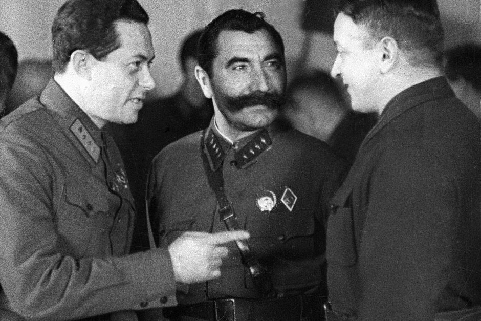 Иона Якир, Семен Буденный и Михаил Тухачевский, 1935 год