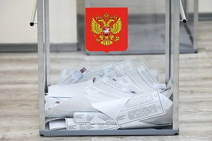 В трех городах России залили зеленкой избирательные урны