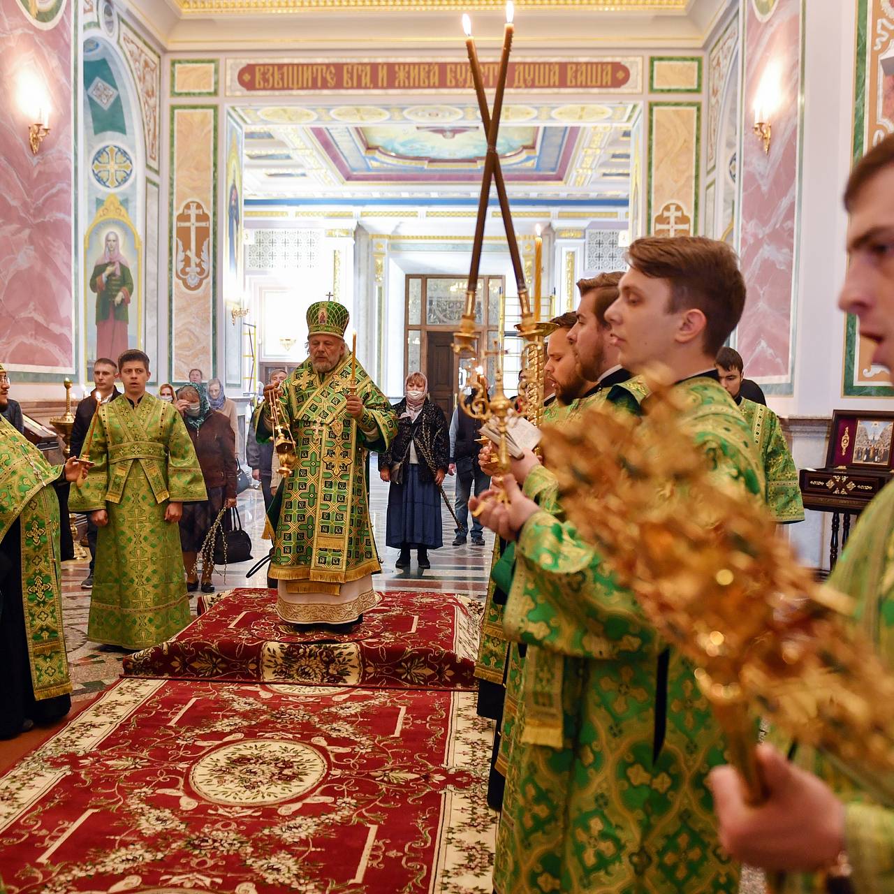 За день до Вербного воскресенья православные верующие отмечают Лазареву  субботу.: Общество: Россия: Lenta.ru