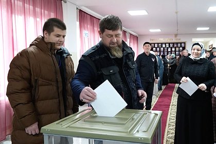 Кадыров посетил выборы вместе с матерью и детьми
