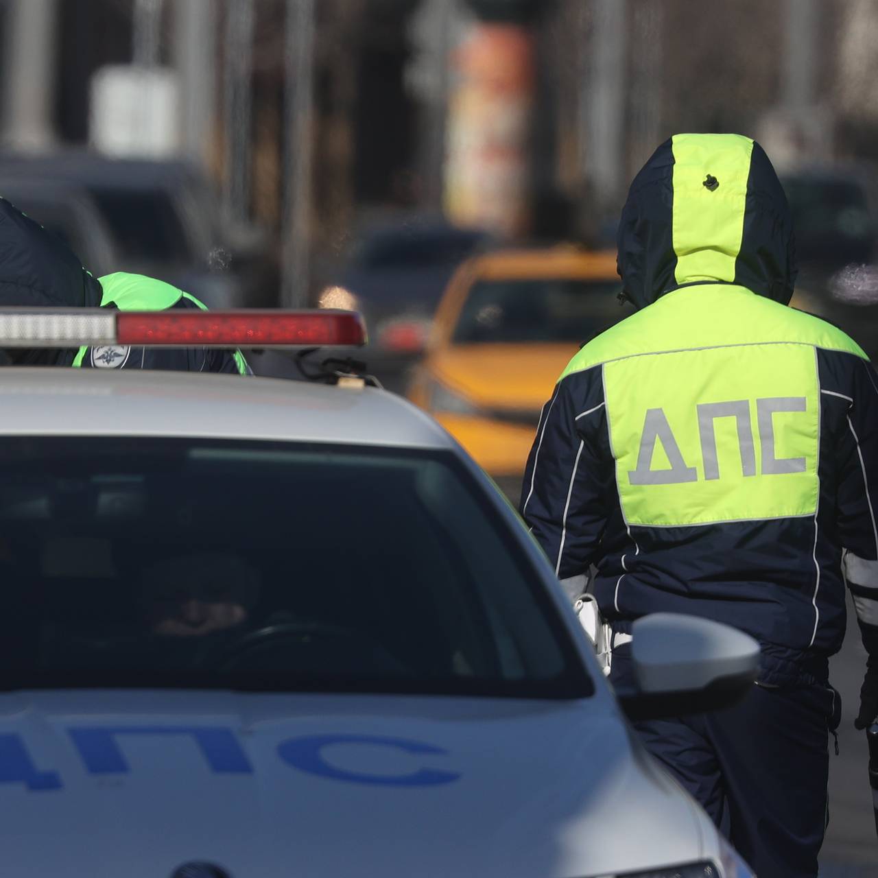 В российском регионе подростки угнали автомобиль и попали под условный срок:  Следствие и суд: Силовые структуры: Lenta.ru