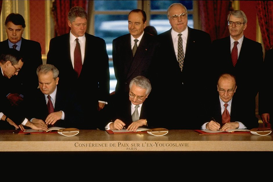 Момент подписания Дейтонского мирного соглашения, 14 декабря 1995 года
