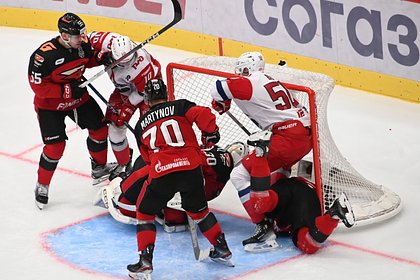 «Локомотив» разгромил «Авангард» в матче второго раунда плей-офф КХЛ