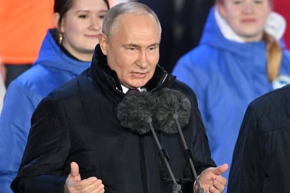 Путин спел гимн России на концерте в честь воссоединения с Крымом