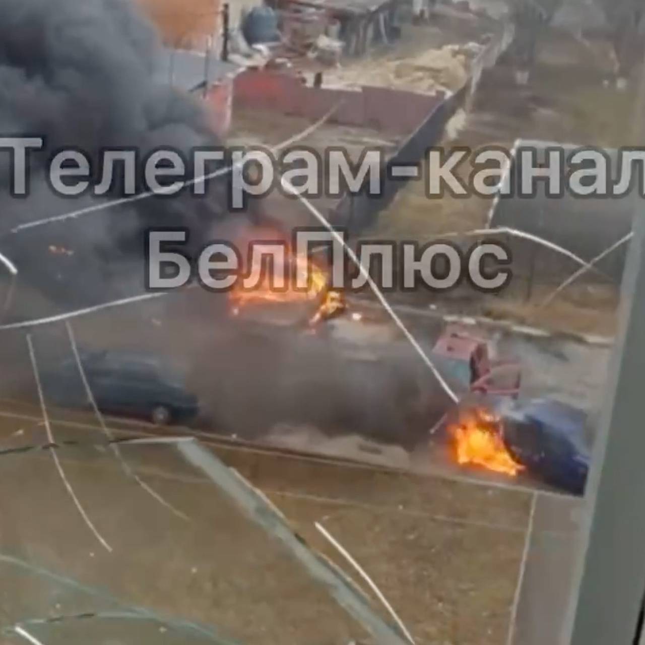 Полыхающие после атаки ВСУ машины в Белгородской области сняли на видео:  Происшествия: Россия: Lenta.ru