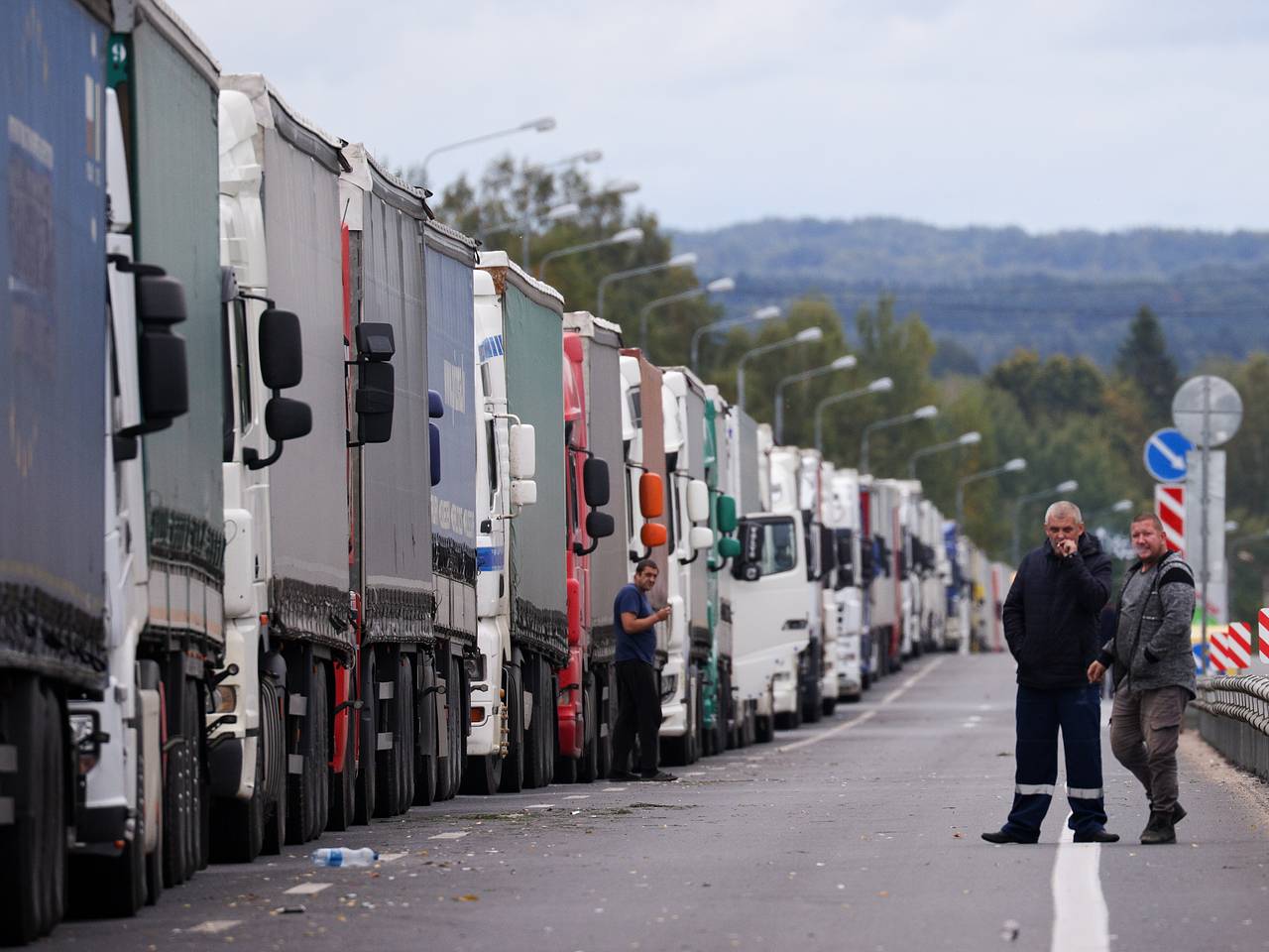 В очереди на въезд в Россию из Латвии собрались более 1,7 тысячи  автомобилей: Прибалтика: Бывший СССР: Lenta.ru