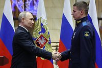 За какие подвиги можно получить звание Героя России? Кого Путин наградил «Золотой звездой» в 2023 году: список
