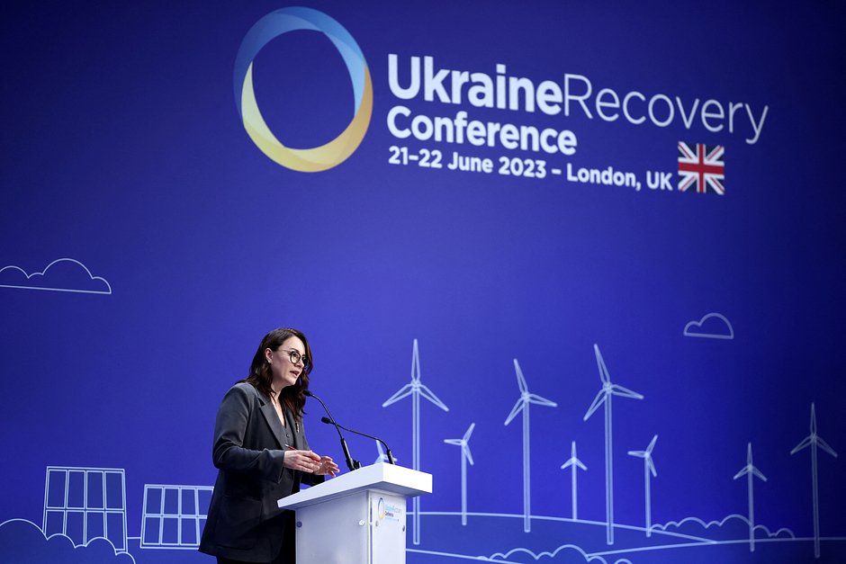 Министр экономики Украины и первый вице-премьер-министр Юлия Свириденко выступает на сессии «Основы долгосрочного восстановления» на конференции по восстановлению Украины в Лондоне, Великобритания, 21 июня 2023 года