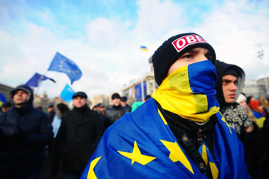 Сторонник евроинтеграции Украины на акции протеста на площади Независимости, Киев, 27 ноября 2013 года