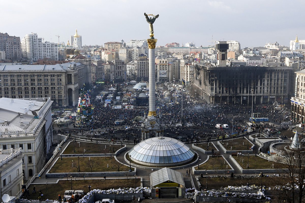 Общий вид на антиправительственный митинг на площади Независимости в Киеве, 20 февраля 2014 года