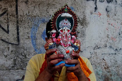 Священник домогался туристки у храма в Индии и пошел под суд