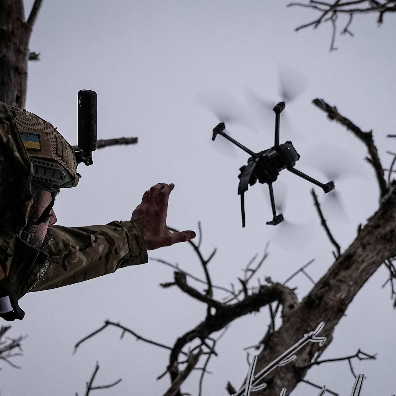 Украинский дрон-камикадзе врезался в машину и взорвался в Белгородской  области: Происшествия: Россия: Lenta.ru