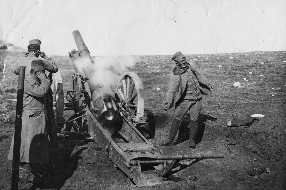 Сербская артиллерия в бою на равнине Косово, 1915 год