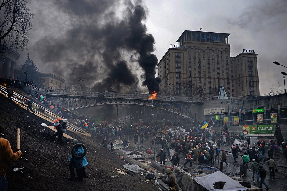 Столкновения протестующих с полицией на площади Независимости в Киеве, 20 февраля 2014 года