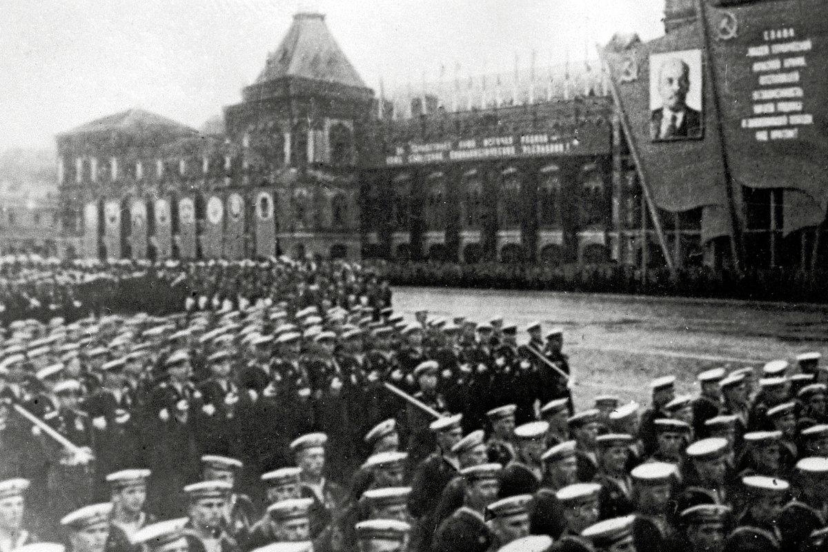 Церемониальный марш сводных полков фронтов на Красной площади 24 июня 1945 года.