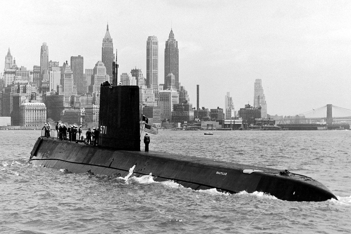 Первая в мире атомная подводная лодка USS Nautilus