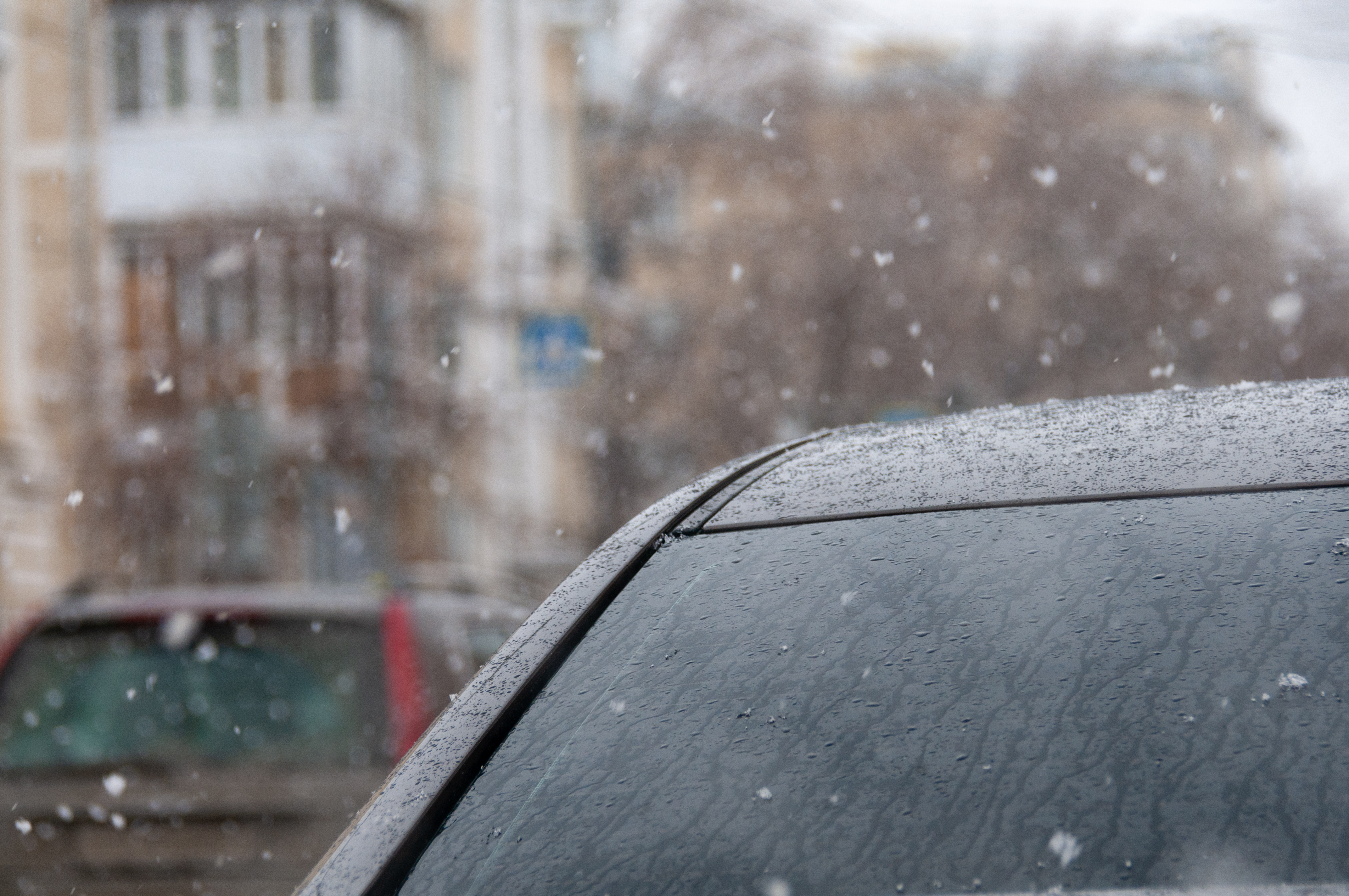 Водитель авто попытался скрыться от московских полицейских и врезался в  столб