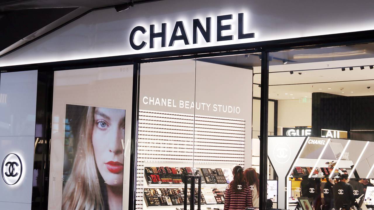 Информацию об уходе Chanel из России опровергли: Явления: Ценности: Lenta.ru