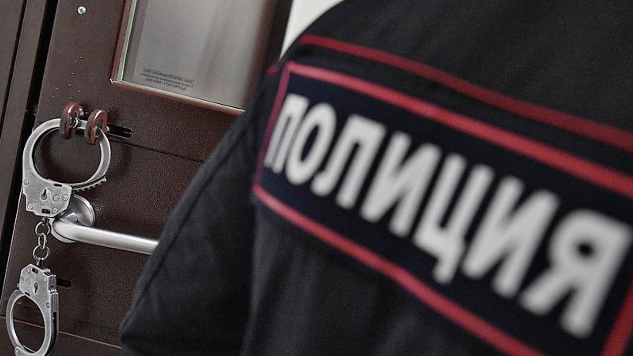 Россиянин изнасиловал школьницу и был осужден на 16 лет колонии строгого  режима: Следствие и суд: Силовые структуры: Lenta.ru