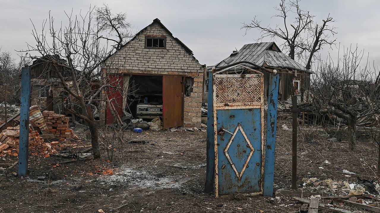 В Авдеевке объяснили нежелание горожан покидать разрушенные дома: Украина:  Бывший СССР: Lenta.ru