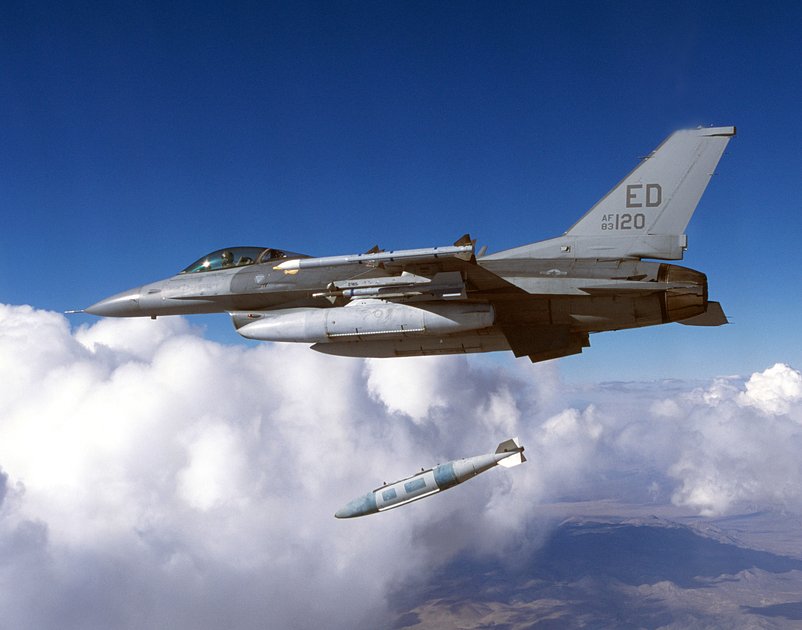 Сброс бомбы с комплектом JDAM