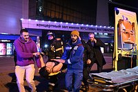 Люди в камуфляже открыли стрельбу из автоматов в Crocus City Hall. Что известно о нападении с десятками жертв и раненых? 