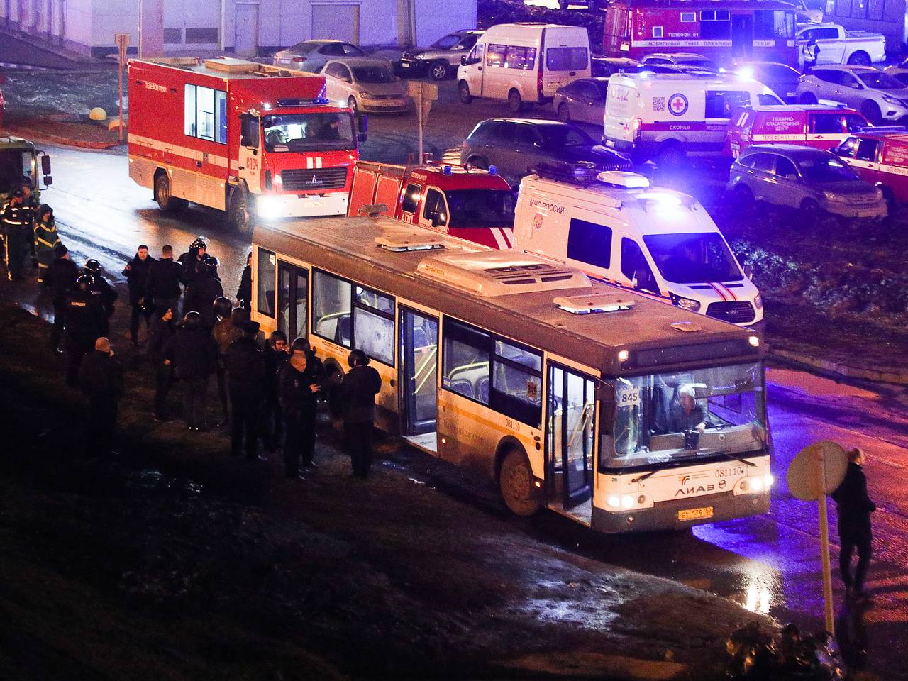 Ребенок получил огнестрельное ранение во время теракта в «Крокус Сити  Холле»: Происшествия: Россия: Lenta.ru