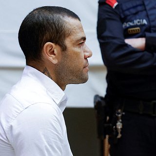 Осужденного за изнасилование Дани Алвеса освободили под залог