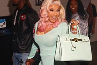 Знаменитую сумку Birkin не продают простым людям. Купить ее могут только избранные. Как это привело к скандалу? 