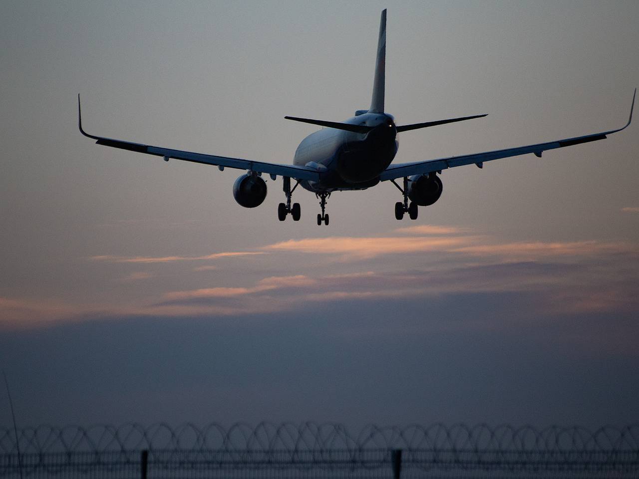 Пассажирский самолет Красноярск — Благовещенск приготовился к аварийной  посадке: Россия: Путешествия: Lenta.ru