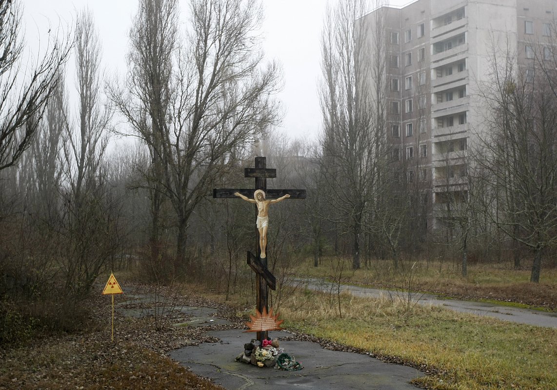 Крест с распятием в Припяти 