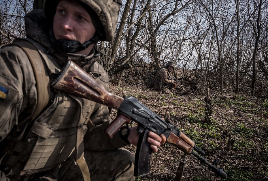 Боевые учения подразделений Вооруженных сил Украины в лесах около линии фронта, 23 марта 2024 года