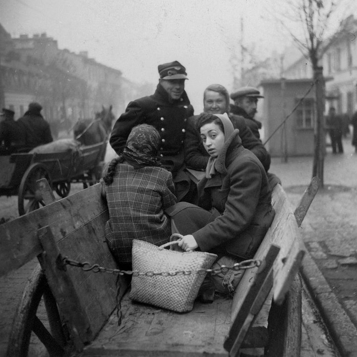Евреи на улице Варшавского гетто. Варшава, Польша. 1940 год